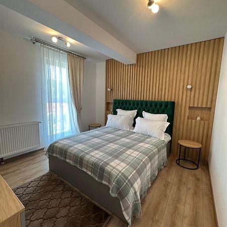 Apartamente Arinis Gura Humorului Ngoại thất bức ảnh