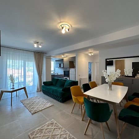 Apartamente Arinis Gura Humorului Ngoại thất bức ảnh