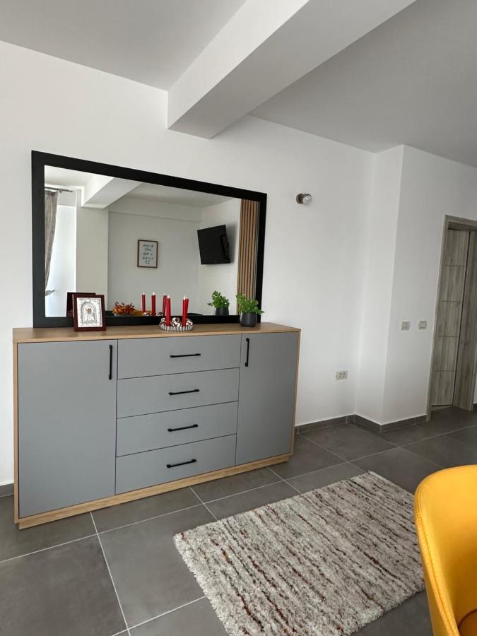 Apartamente Arinis Gura Humorului Ngoại thất bức ảnh