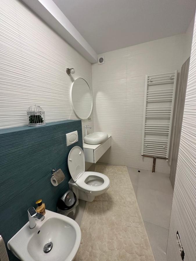 Apartamente Arinis Gura Humorului Ngoại thất bức ảnh