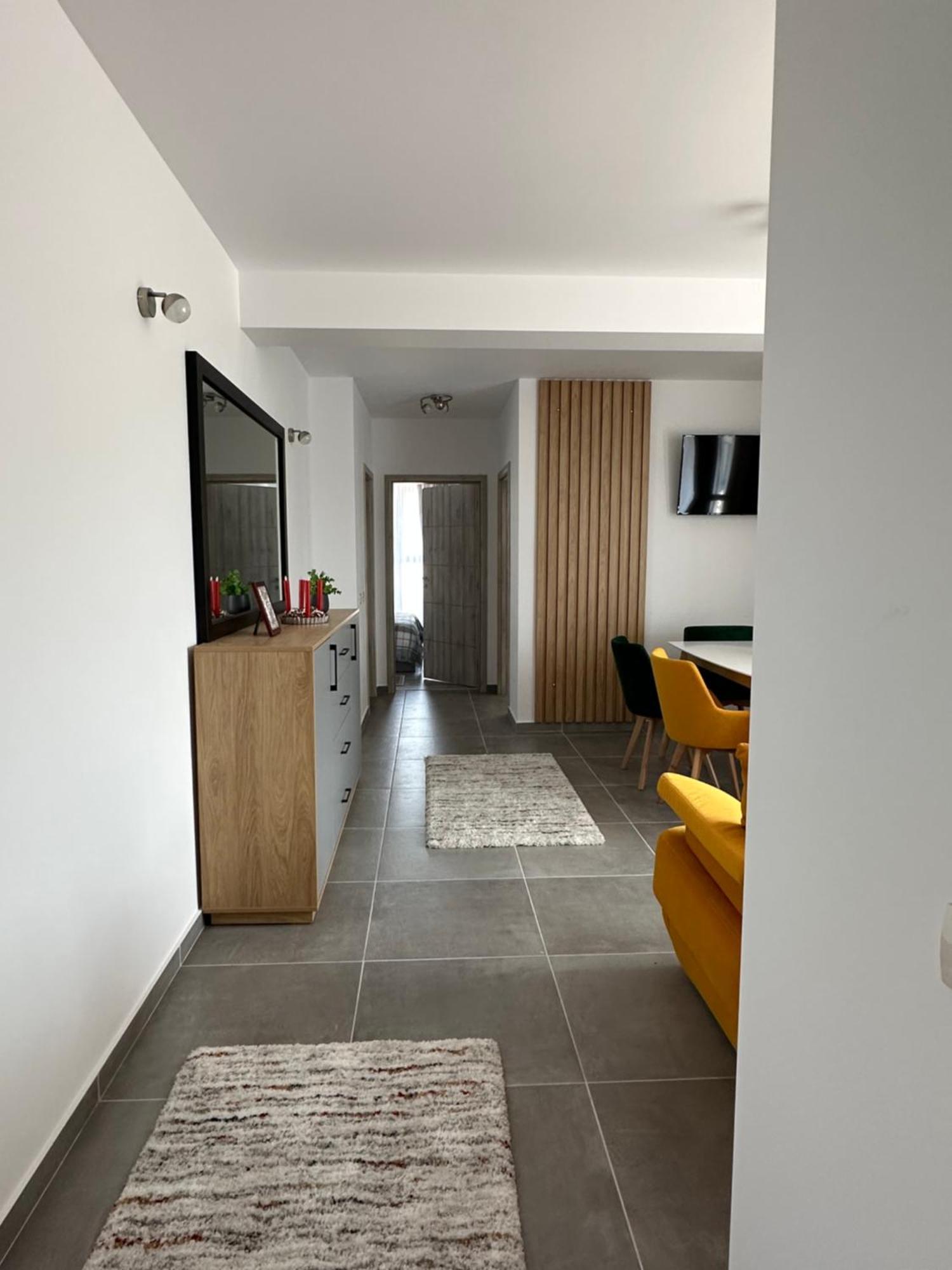 Apartamente Arinis Gura Humorului Ngoại thất bức ảnh