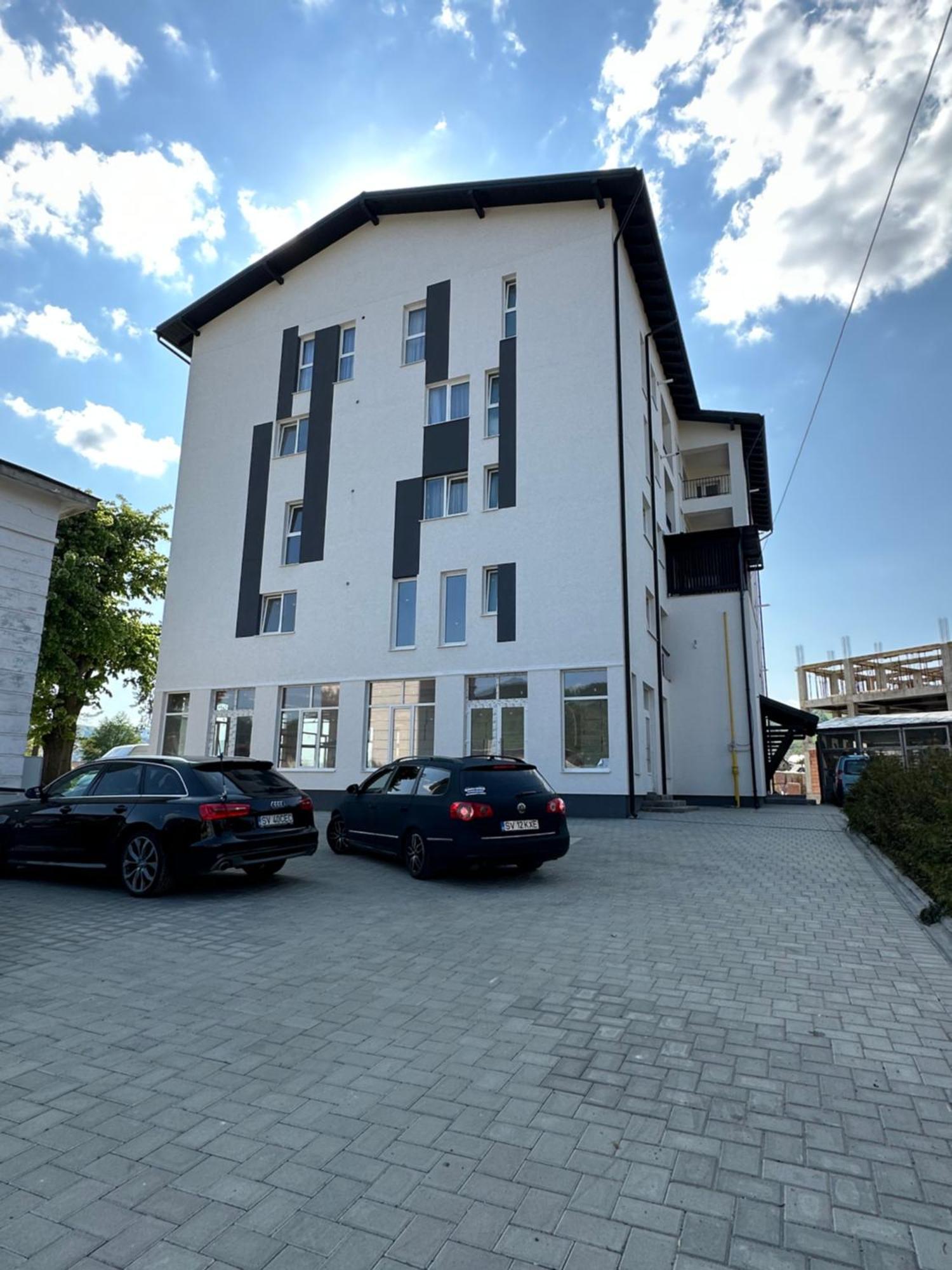 Apartamente Arinis Gura Humorului Ngoại thất bức ảnh