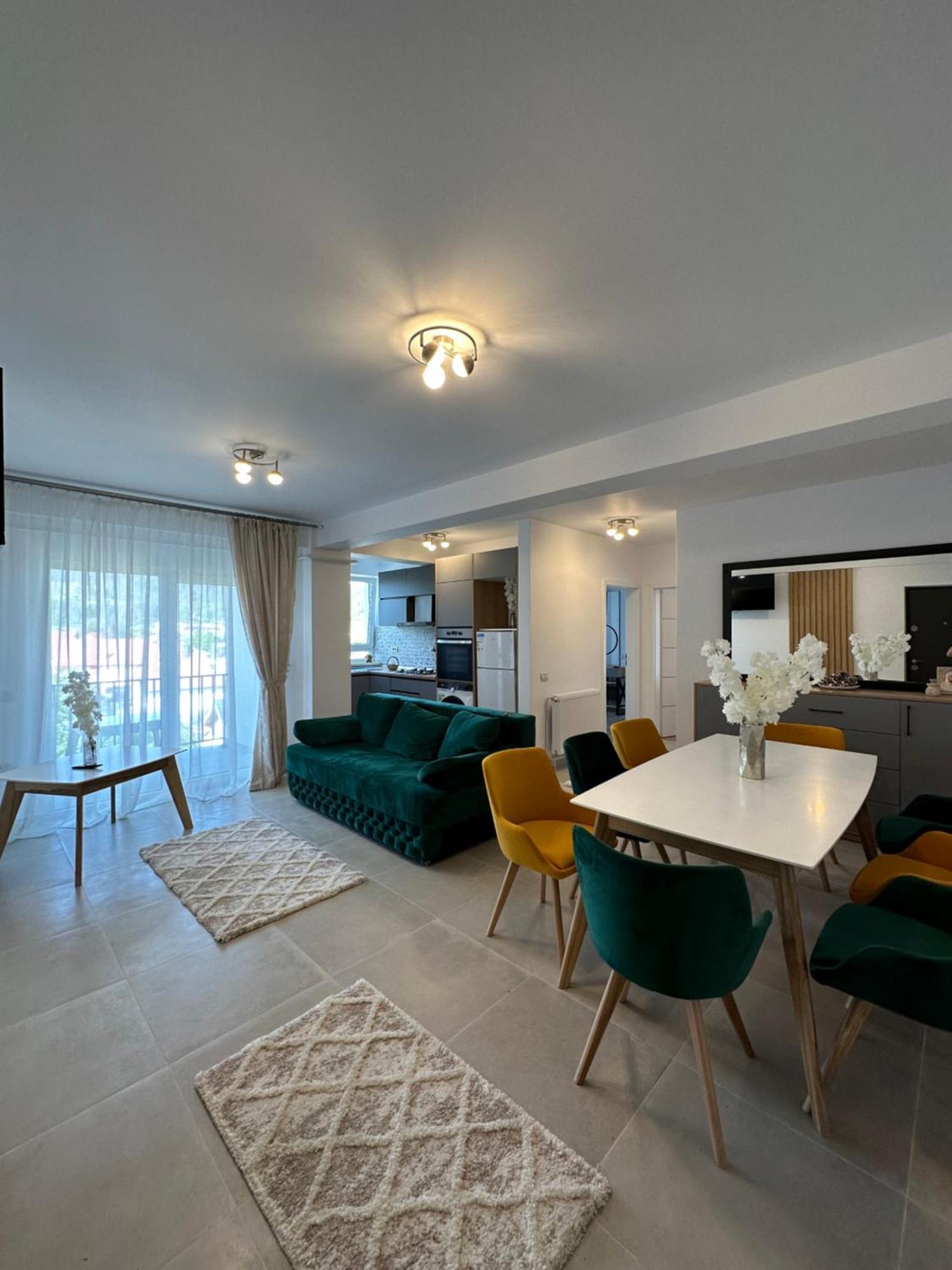 Apartamente Arinis Gura Humorului Ngoại thất bức ảnh