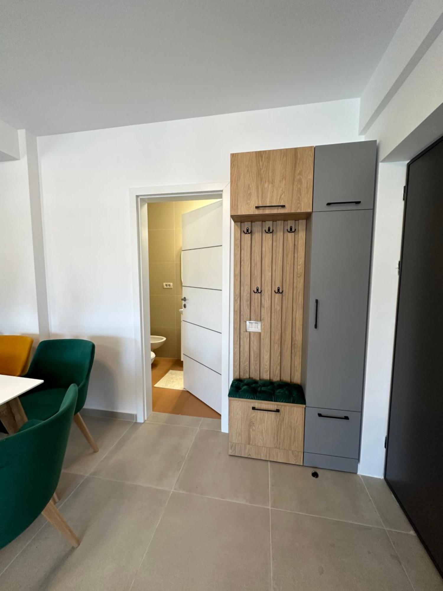 Apartamente Arinis Gura Humorului Ngoại thất bức ảnh