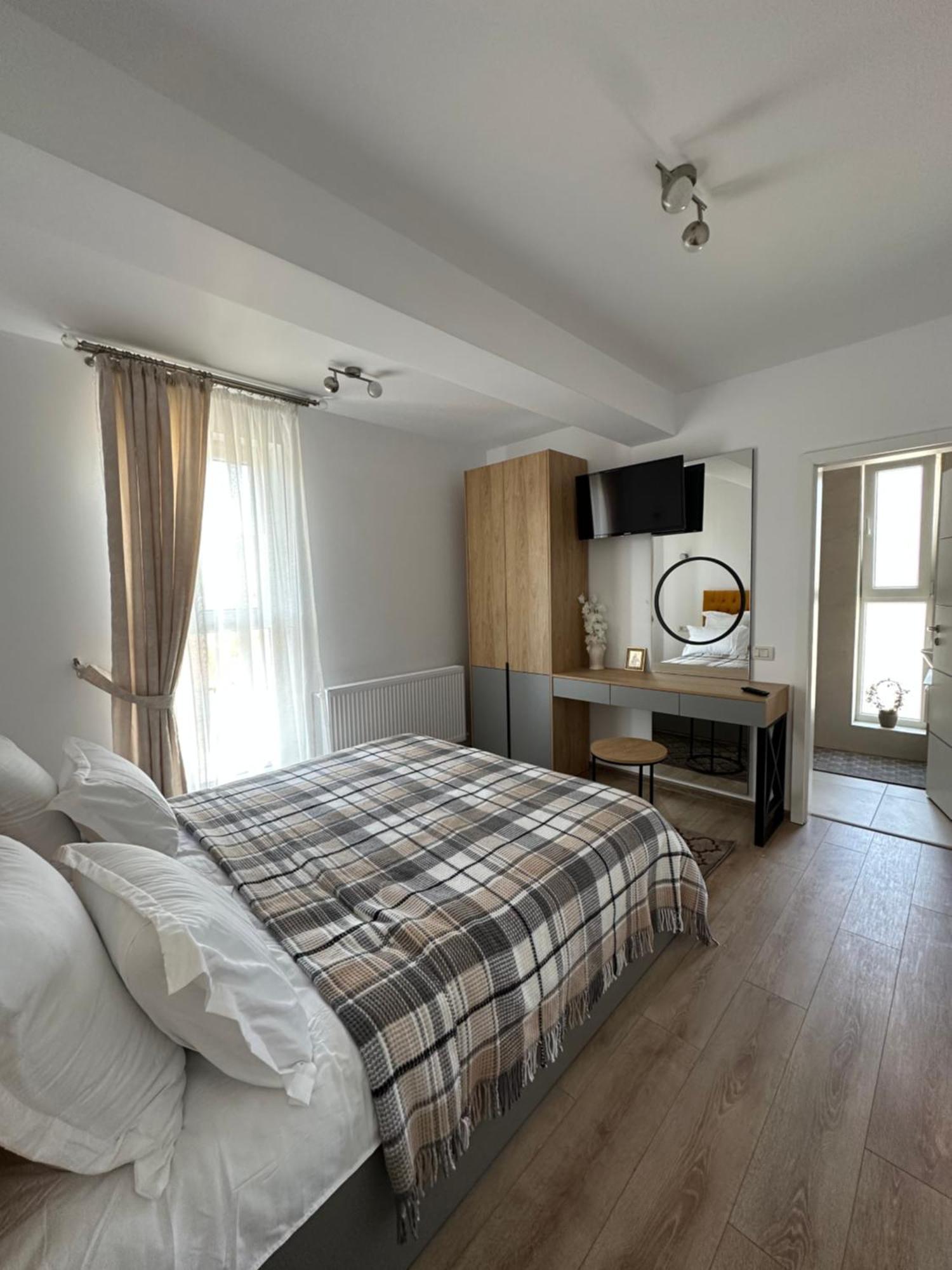 Apartamente Arinis Gura Humorului Ngoại thất bức ảnh