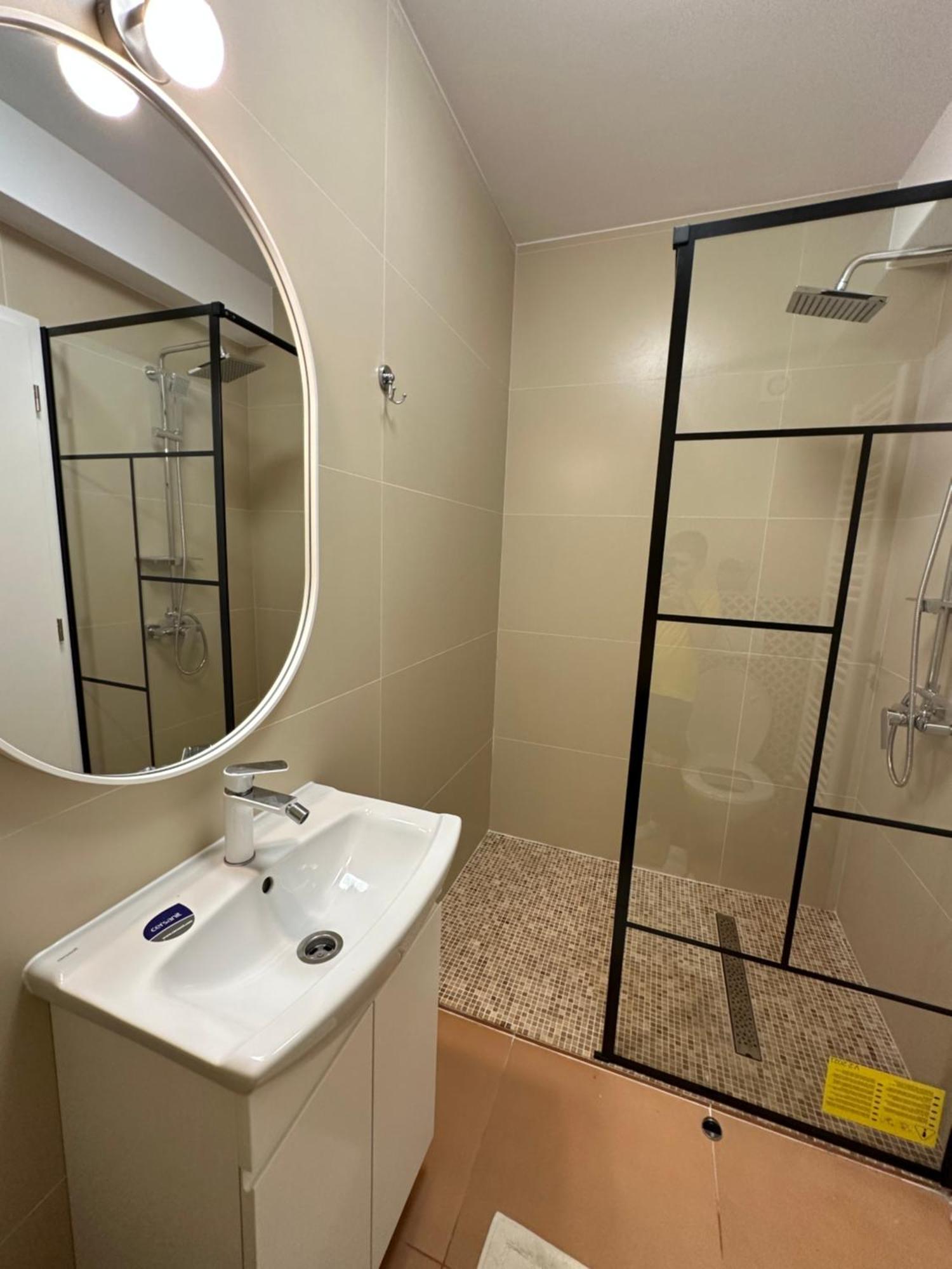 Apartamente Arinis Gura Humorului Ngoại thất bức ảnh