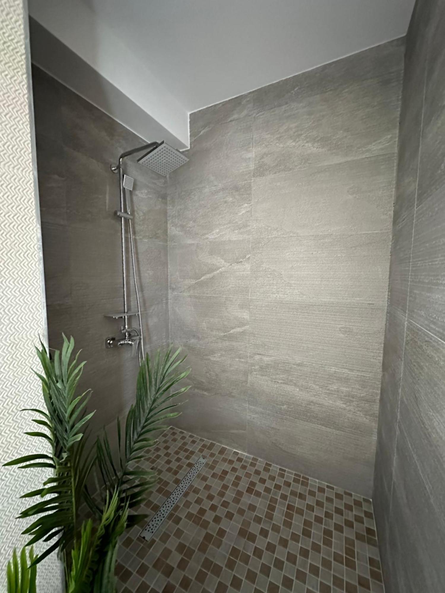 Apartamente Arinis Gura Humorului Ngoại thất bức ảnh